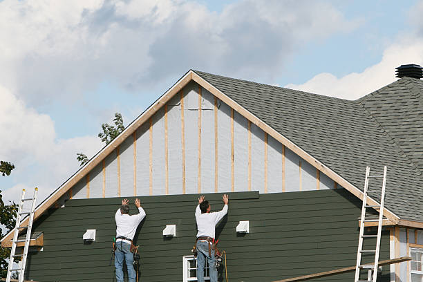 Professional Siding technician working in Kingston, IL
